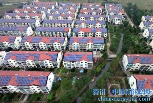                                                                                                                                                                     	　　户用光伏市场的推销看似丰富，总结起来却无非两类：一是使用价值思维，像家用电器一样卖；二是投资价值思维，像银行理财产品一样卖。2016年之前，绝大多数厂家都是当作家电产品一样卖