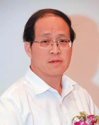 　　当前中国经济运行中的失衡，主要有三类：一是房地产与实体经济之间的失衡。表现为资源进入房地产领域过多，不愿意进入实体经济领域