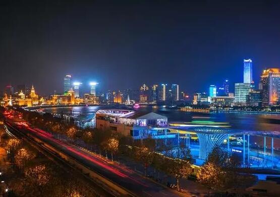 原标题：太阳能资讯：广东省新建建筑节能100%执行强制性标准            “广东建筑节能与绿色建筑发展工作，今后一定要做到‘三个坚持’。”在第十四届国际绿色建筑与建筑节能大会上，广东省住房和城乡建设厅书记杨细平表示，这“三个坚持”就是坚持全面推进，坚持创新发展，坚持以人为本