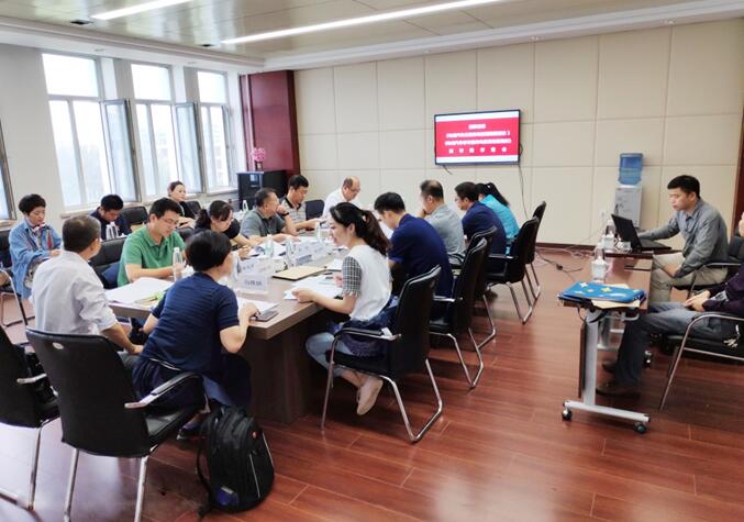 　　【中国仪表网 仪表会议】2018年8月29日-30日，中国仪器仪表行业协会三项团体标准《电动汽车交流充电桩现场检测仪》、《电动汽车非车载充电机现场检测仪》、《组合互感器检验装置》(送审稿)审查会在黑龙江哈尔滨召开。&nbsp;&nbsp;　　目前在6kV&mdash;35kV电网电能计量装置中，计量用互感器主要采用三相组合互感器，三相组合互感器检定装置的准确性和可靠性必须经过试验验证