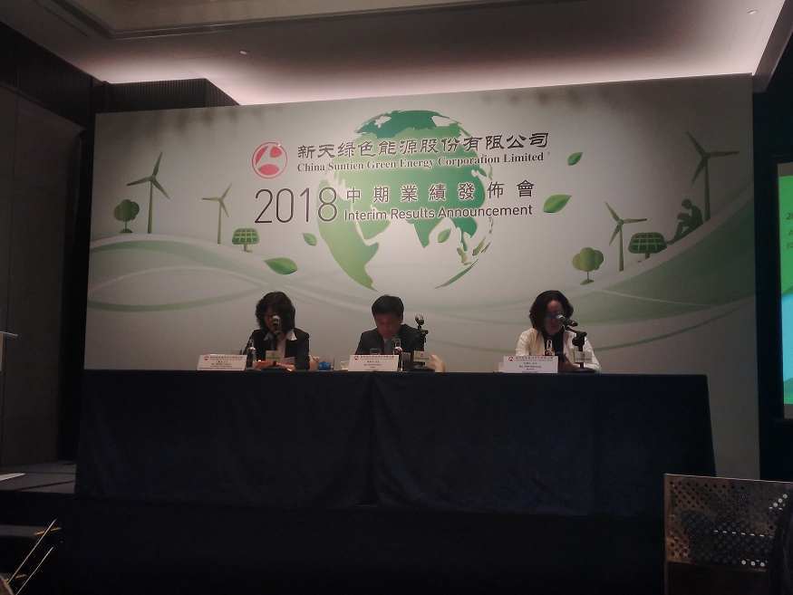 原标题：业绩会实录|新天绿色能源（00956）：预计下半年递表回A股            8月29日，新天绿色能源(00956)在香港举行了2018年中期业绩会。  据智通财经APP了解，2018年上半年，新天绿色能源收入同比增长50.2%至48.39亿元，净利润同比增长34.6%至9.57亿元，股东应占利润为8.22亿元，同比增长36.7%
