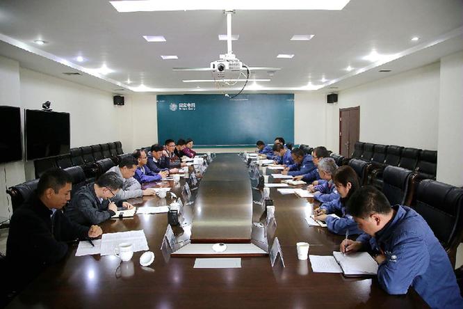 为进一步加强农村电网改造落实情况及电力普遍服务监管，切实改善青海省藏区农牧民用电体验，有效促进边远地区经济社会发展，近日，西北能源监管局主要负责人带队赴青海省藏区开展农村电网改造及电力普遍服务情况监管调研。行业监管处、稽查处、青海业务办相关同志参加调研