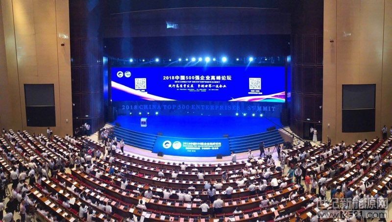 9月2日,由中国企业联合会、中国企业家协会连续第17次向社会公开发布的“中国企业500强”排行榜今日在西安揭晓。以国家电网为代表的近70家能源企业入围,协鑫集团连续第3年位列新能源类、光伏产业类榜首,较上年上升5位至139位,稳居制造类子榜单第52位