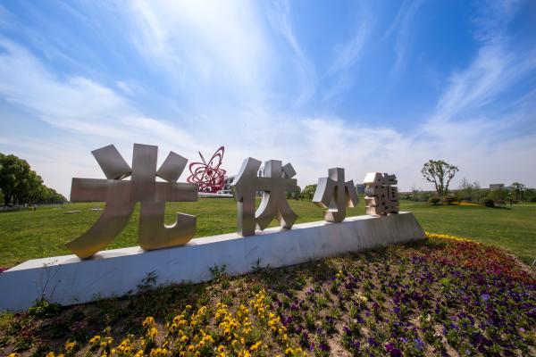                                         	　　2015年12月底，习近平总书记对浙江省&ldquo;特色小镇&rdquo;建设作出重要批示：&ldquo;抓特色小镇、小城镇建设大有可为，对经济转型升级、新型城镇化建设，都大有重要意义。浙江着眼供给侧培育小镇经济的思路，对做好新常态下的经济工作也有启发