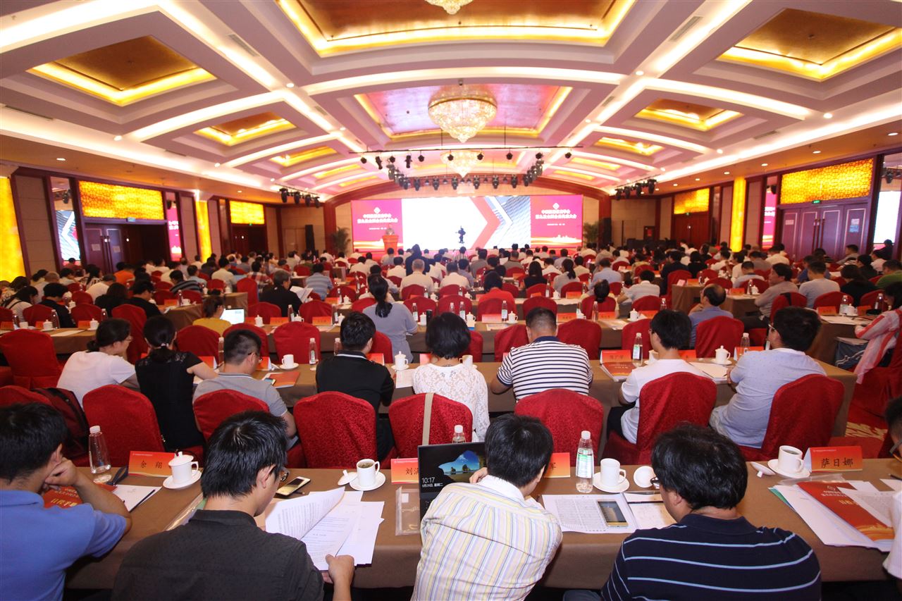 　　【中国仪表网 仪表学会】2018年8月28-29日，中国仪器仪表学会第九次全国会员代表大会在北京召开，参加会议的有来自全国各地的会员正式代表262人，列席代表21人。学会名誉理事长金国藩院士、李天初院士，名誉副理事长周兆英、褚健、张开逊等参加会议
