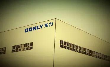 	                    	【电缆网讯】近日，宁波东力发布公告称，公司子公司深圳市年富供应链有限公司(以下简称&ldquo;年富供应链&rdquo;)相关人士涉嫌在与公司签订并履行购买资产协议和业绩补偿协议的过程中，隐瞒年富供应链实际经营情况，财务不真实；公司于6月29日收到宁波市公安局《立案告知书》，公司被合同诈骗一案，符合刑事立案标准，对该案立案侦查，相关人士已被采取相关强制措施。受此影响，宁波东力今年上半年报亏31亿元，同时，公司股价也是一跌再跌，截至8月31日，公司股价最低达