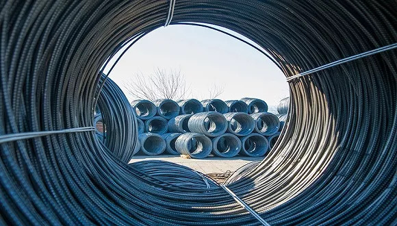 原标题：唐山限产传闻落空 钢市出现大跌            本周钢价快速下跌后或再反弹。  8月最后一周，国内钢材期货现货价格大跌，螺纹钢期货当周最高跌幅超过300元/吨，钢坯价格也下跌了130元/吨