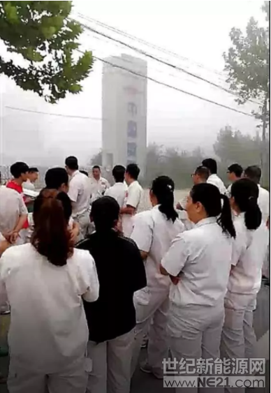 昨日(9月3日)，部分自媒体称&ldquo;光伏企业英利集团部分员工因不满公司只发基本工资，导致生活困难，聚集在公司门口讨要说法。&rdquo;但截至发稿时，英利并未回应此次员工讨薪说法