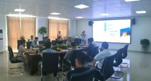 原标题：高新区管委会领导莅临艾瑞清洁能源考察调研            8月12日，安徽省能源局副局长曹越方，合肥市政协科教文卫委主任王节，高新区管委会副主任刘登银，中山大学环境科学与工程学院袁剑刚教授一行，莅临安徽艾瑞清洁能源有限公司，进行实地考察调研。   艾瑞清洁能源董事长谢小芬向曹局长和管委会领导一行详细介绍了公司发展历程和前景规划，重点介绍了多媒体智能运维平台