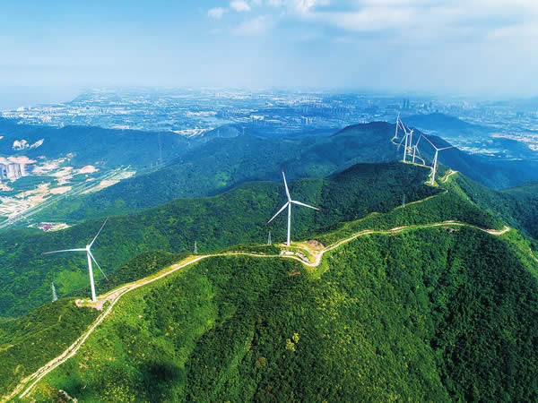                                         		　　华电浙江长兴弁山风电场是浙江省首个低风速区域风电项目，项目已运行3年，目前累计发电量已达1.5亿千瓦时。自该风电场设备并网投运以来，长兴县供电公司成立专项服务小组，提供&ldquo;管家式&rdquo;全程服务，为项目平稳运行保驾护航