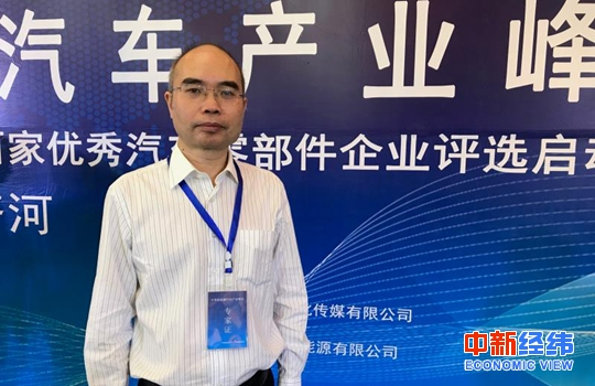 原标题：储能产业站上风口？朱彤：制度跟不上，判断为时尚早            中新经纬客户端9月9日电(王晓)政策红利持续释放、新能源的快速发展倒逼电网调节能力提升等条件，为储能市场打开了更大空间。今年以来，我国储能市场表现活跃，不少分析认为，储能产业已站上风口