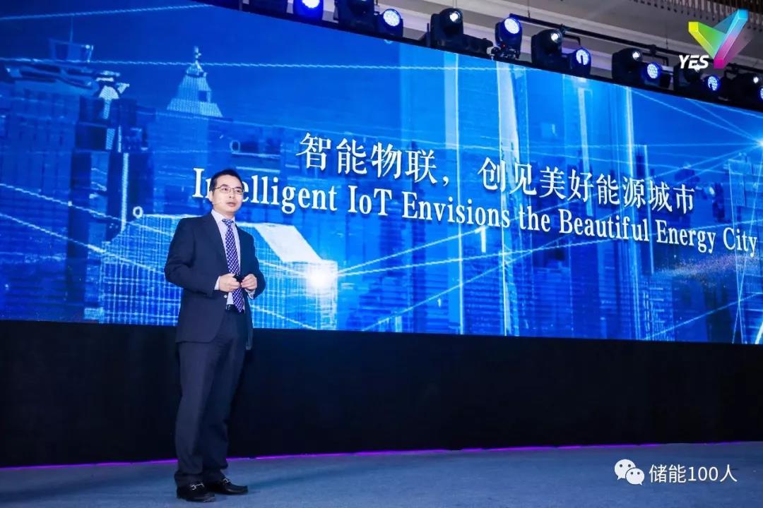 	中国储能网讯：远景避开烽火连天的储能示范赛场，瞄准了一个与城市生活更紧密的隐蔽场景。	文|赵小屠	今年5月初，在微软全球CEO大会上，远景集团CEO张雷遇见了卡洛斯·戈恩（Carlos Ghosn）