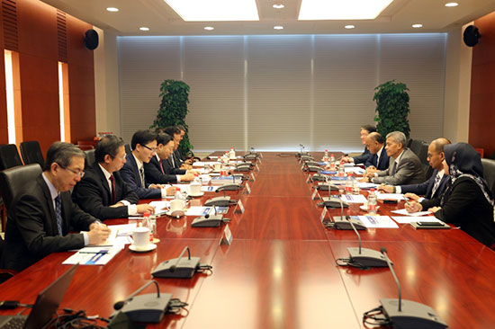                         &nbsp;　　9月6日上午，中电联理事长、全球能源互联网发展合作组织主席刘振亚在京会见亚太电协主席、马来西亚电力公司总裁、首席执行官拿督斯里阿兹曼&bull; 莫德一行。中电联党组书记、常务副理事长杨昆陪同会见
