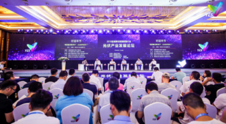 　　“‘2018盐城绿色智慧能源会议’展现了政府降低光伏发电‘非技术成本’的热情，展现了光伏龙头企业打造‘平价新光伏’的努力。在这片新能源的热土，协鑫已经构建了自己的光伏全产业链，并将引入‘平价新光伏’的行业尖端工艺与科技，以先进技术制造为引擎，助力盐城打造千亿级光伏产业