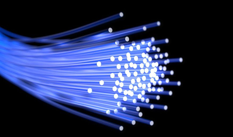 　　【中国仪表网 仪表下游】得益于5G网络如火如荼建设，4G网络逐渐完善，宽带中国持续进行，上半年，国内光纤厂商五大上市公司营收平均同比增长22.44%，利润平均同比增长27.42%。&nbsp;&nbsp;　　根据国际知名统计机构CRU的《全球光纤消费情况》显示，2018年上半年全球光纤需求增长10.5%，其中中国光纤需求增长15%