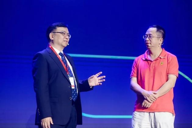 	每经实习记者 黄辛旭 &nbsp;每经记者 骆一帆 &nbsp;每经编辑 段思瑶	“这是汽车行业史无前例的开放。”比亚迪董事长兼总裁王传福在比亚迪开发者大会上一时激动，没绷住说了这样一句话