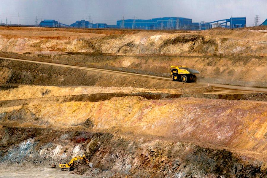 	                    	【电缆网讯】全球矿业巨头力拓（Rio Tinto）正竭力寻找在蒙古运营其巨型铜金矿所需的电力，因为与政府的争执将威胁到该旗舰项目可能遭遇进一步挫折。		Oyu Tolgoi位于南戈壁地区，靠近蒙古与中国的边境地区，计划到2022年完成53亿美元的地下扩建，成为世界上最大的铜供应商之一