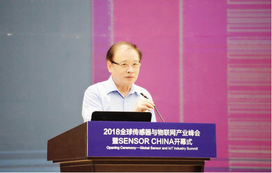 　　【中国仪表网 仪表产业】2018全球传感器与物联网产业峰会暨SENSOR CHINA 2018开幕式在上海跨国采购会展中心举行，会上，中科院院士褚君浩和国家智能传感器创新中心副总裁朱佳骐对传感器未来的发展和趋势发表了自己的观点。&nbsp;&nbsp;&nbsp; &nbsp; 新工业革命下的智能传感器&nbsp;　　中国科学院院士褚君浩在题为《传感器与物联网》的演讲中表示，当前整个产业正处于第四次工业革命开始的阶段，各种技术都在为即将到来的智能化时代做准备