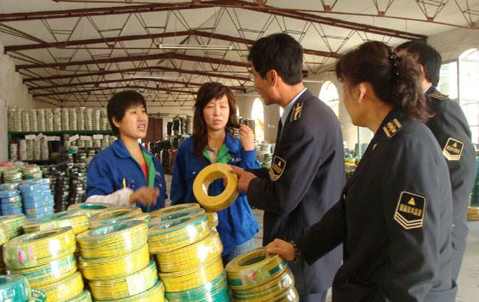 【电缆网讯】日前,海口质监局对辖区内8家电线电缆产品生产企业开展了监督检查,共抽检电线电缆样品22个批次。其中3家企业的5个批次的产品不合格,产品不合格率22.7%