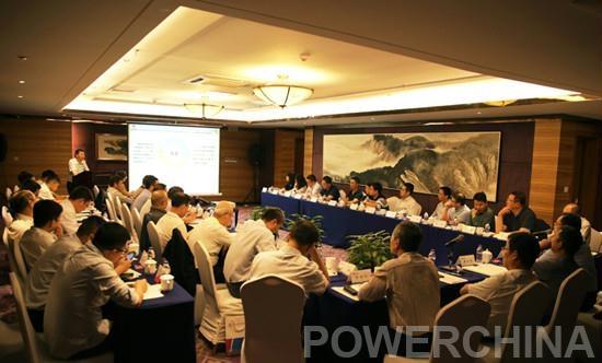 	中国储能网讯：9月13日，由国网新源控股有限公司主办，中国电建所属水电三局协办的抽水蓄能电站数字化施工专题座谈会在古城西安召开。会议通过交流座谈，进一步加强抽水蓄能电站借助数字化管理模式，对各类数据资料进行汇总分析，实现施工现场全方位管控，打造数字化智能型抽水蓄能电站