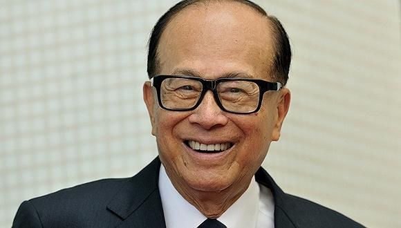 原标题:李嘉诚有无数行业,却从不做制造业,因为他说;努力工作赚不到钱 李嘉诚有一句名言叫做:商者无域。李嘉诚的商业帝国涉及到无数的产业,他通过控制长和、长江等公司,控制了无数的上市公司