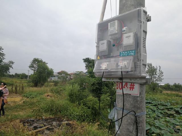 　　【中国仪表网 仪表产业】党的十八大以来，国网湖北省电力公司围绕全省工作大局，持续加快公司和电网发展，解决了局部地区供电紧张、农电管理体制不顺、农网发展严重滞后三大突出问题，各项工作上取得了新的成就。&nbsp;&nbsp;　　原来农田要引水排灌，大家各自牵线，不但不安全，谁家用了多少电也说不清楚，国网武汉市黄陂区供电公司在湖北地区首创&ldquo;共享智能电表&rdquo;让农户们用上了安全电、明白电