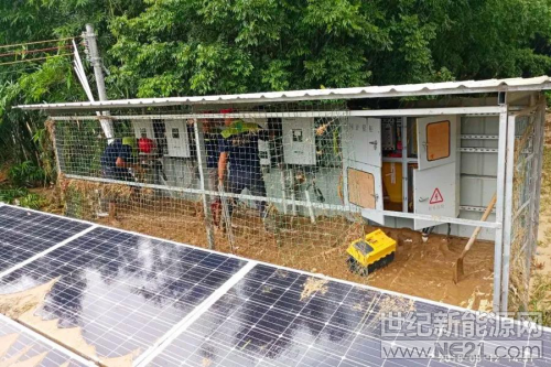 &nbsp;8月11日，受持续强降雨影响，广东信宜多个乡镇出现特大暴雨，山洪暴发，导致山泥倾泻，河水暴涨，山下田野、房屋、道路、水利等瞬间被摧毁，新宝镇枫木村的扶贫电站被淹，损失惨重。12日，由古瑞瓦特服务工程师、流动服务站组成的救灾战队，火速到达受灾电站现场，为其检修