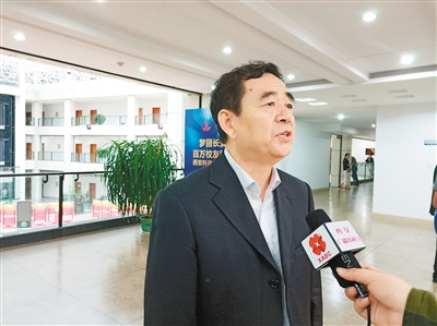 　　中国工程院院士王双明是陕西宝鸡人，1977年毕业于西安科技大学。他告诉记者，“梦回长安——百万校友回归”这样的活动形式很好，既可以吸引投资，同时还能带回其他省市一些好经验好做法，对更好促进西安的发展具有十分重要的意义