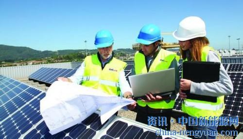                                                                                                                                                                     	　　印度政府上周宣布：已指示该国海关当局开始征收先前对进口太阳能电池和模块设定的保障性关税。	　　就在印度财政部采取这一举措的几天前，印度最高法院宣布暂停征收25%关税的命令