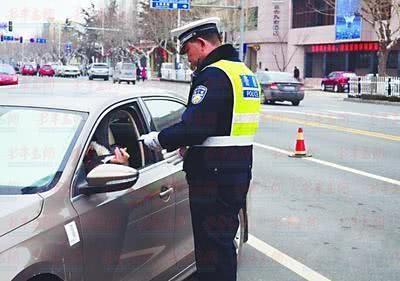 原标题：润德能源提醒车主：开车没带驾驶证不用慌，这几种情况下不算无证驾驶             随着我国人均收入的不断提高，许多家庭都购入了私家车用于生活工作。私家车大量增多在为人们提供便利的同时，也带来了许多负面的影响，比如违章想象持续增加