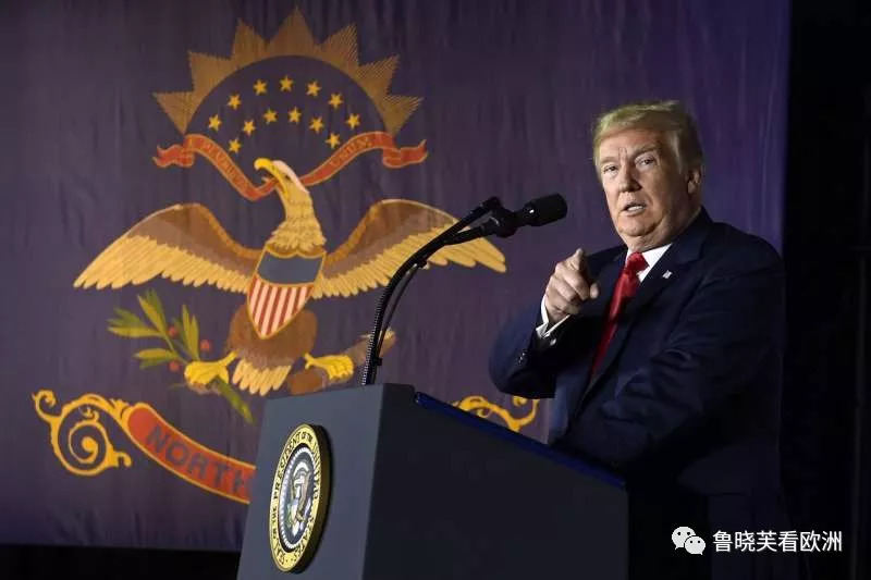 原标题:特朗普疯狂,世界陷滞胀 (深度长文) 特朗普越来越疯狂,执意掀起贸易大战,而且没有收手的迹象,这使得市场担心,恐怕提高消费者价格、降低国内工资、削减经济成长,对于停滞性通货膨胀的担忧,再次浮现台面。 前美联储主席格林斯潘,也在2017年就开始重复警告,未来几年利率及通货膨胀将上扬,美国正通往停滞性通货膨胀的路上