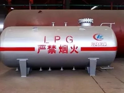 原标题:机会!这个国家原有产量非洲第一,为吸引外资,要重修能源法 原油产量位居非洲第一的阿尔及利亚,近年来作为油气投资目的地的重要性有所下降。一方面,保守且排外的能源法让越来越多的国际能源公司“敬而远之”;另一方面,严重的贪腐问题影响了阿尔及利亚国家石油公司(Sonatrach)的声誉并拖累其发展脚步