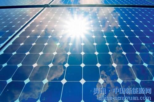                                                                                                                                                                     	　　据石家庄海关统计，今年1至7月，我省出口光伏产品17.7亿元，同比(下同)增长79.4%。其中7月出口1.9亿元，增长97.7%