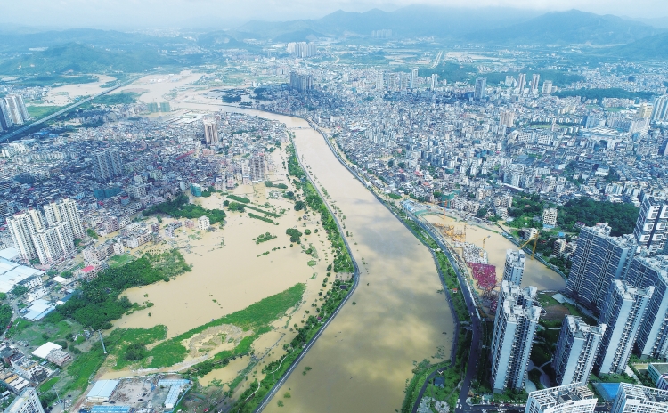 　　强台风&ldquo;山竹&rdquo;过后，惠州惠阳淡水街道河水倒灌，一片汪洋。　惠州供电局供图　　海口供电局组织人员对市内各大小区的配电房进行检查