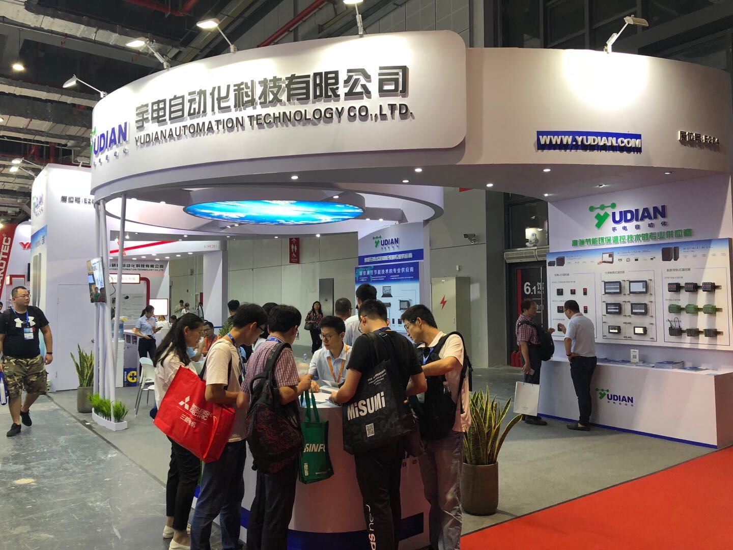 　　【中国仪表网 仪表展会】展会作为市场与企业交流的窗口，具有客流、信息流、资金流等高度集中的优势，不仅可以帮助高效推广企业产品，进一步提升品牌的知名度和美誉度，而且还能为企业提供技术与服务的机会。作为温控仪表行业的领军企业&mdash;&mdash;厦门宇电自动化科技有限公司(以下简称：宇电自动化)积极敞开怀抱，带着公司的精品再次参加了第20届中国国际工业博览会，不断加强与市场之间的交流
