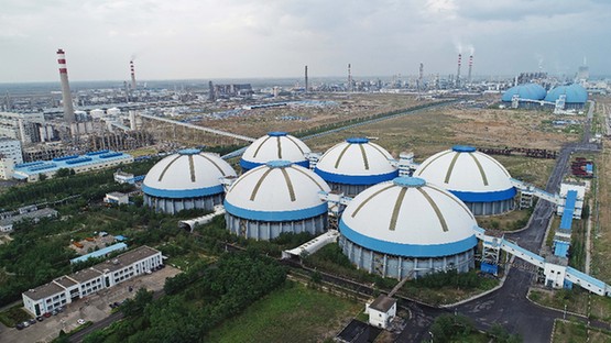 　　近年来，宁夏大力实施创新驱动战略，在政策鼓励、市场倒逼下，宁夏聚焦新动能新业态培育，跳起来摘新动能的桃子。经过几年培育，宁夏现代煤化工、装备制造、云计算等新动能逐渐形成集聚效应，为宁夏探索欠发达地区高质量发展新路打下坚实基础