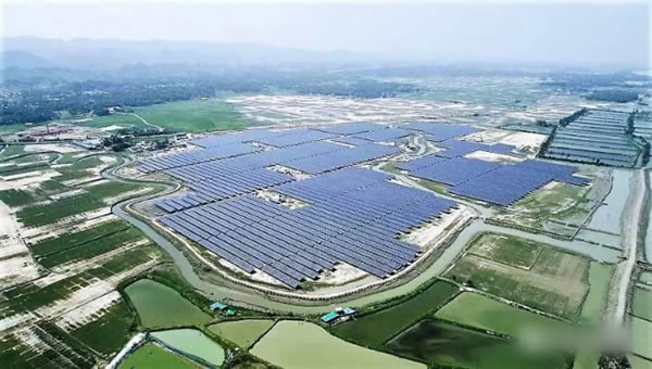 近日,晶澳太阳能宣布,为孟加拉国首个大型太阳能电站28兆瓦项目供应全部光伏组件。
项目位于特克纳夫地区,于2018年9月成功并网