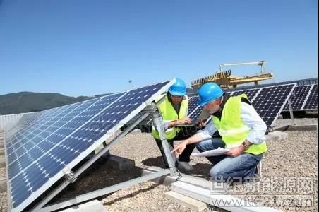 &nbsp;第六期授权运维培训近年来，运维市场随光伏装机规模攀升逐年走热，加之补贴滑坡、直逼平价，电站业主和投资商对存量市场保值增值需求越发强烈，千亿级运维市场无疑成了新风口。然而相对应的却是光伏运维人才短缺