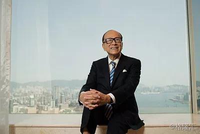 原标题：李家能源帝国崛起            来源：华尔街见闻 作者：见闻君 从2013年起，李嘉诚开始集中抛售其在香港和内地资产，加大对欧洲的投资，引发不少猜测，新华网曾经转载文章《李嘉诚走了，也许还会回来》称： 哪里有风险就避开哪里，哪里有机会就冲向哪里。每个商人都有自己仰赖的商人直觉和投资理念，李嘉诚能成为亚洲“超人”，必然与他敏锐的投资眼光、对风险和机会准确的评估和把控密不可分