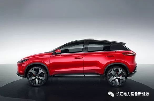 原标题:【长江电新-周观点】四季度电车排产再上台阶,特高压静待核准兑现 关键词:电动车排产高峰,特高压迎核准落地,新能源配额制 本周观点:近一个月来我们持续重点推荐电动车及特高压两个环节,主要源于其对应的基本面出现边际改善,谨慎预期得以修复。而在经历了近期股价走强后,当前时点仍建议配置上述两环节,是基于四季度可见证景气度再上台阶的过程:首先在电动车方面,8月份我们见到了行业开工率拐点