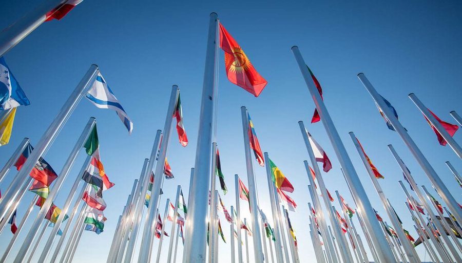 原标题：联合国叫停美国！伊朗“禁油令”是违规，中国等国大获全胜？               美国自从新总统上台之后就变得更加不可一世，如今，在世界上作威作福的美国终于要品尝到自己种下的苦果了。据法新社10月3日消息，联合国国际法院当天作出裁决，要求美国停止对伊朗的限制