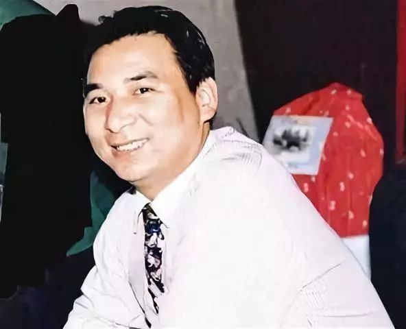 原标题：他用250万扶持出一位中国首富，自己连续18年荣登福布斯，这位广州首富竟又是一个徽商            5月初，《新财富》杂志发布《2018新财富500富人榜榜单》。 榜单显示，今年上榜的500位富人的总财富再次实现大幅增长，高达95676.8亿元，同比增长21%，人均财富191.35亿元