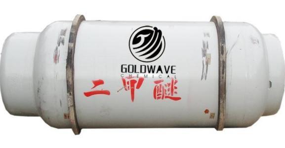 原标题：二甲醚行业市场发展趋势分析            二甲醚工艺技术是国内外工艺技术开发的热点之一：一步法工艺流程简单、设备少、投资小、操作费用和生产成本较低，但由于合成反应和分离过程复杂，目前尚未完全工业化。 二步法工艺是国内外二甲醚生产的主要工艺，产品纯度高，工艺成熟，装置适应性广，综合竞争力强，但也有流程较长，设备投资较大的弱点