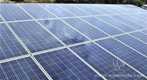                                         	　　总部位于新加坡的太阳能公司Cleantech Solar称，公司将为暹罗酒厂（Siam Winery）安装一个1MWp（兆瓦）的现场屋顶太阳能系统。暹罗酒厂位于泰国西海岸著名避暑胜地华欣，于2003年开发葡萄园，以酿制Monsoon Valley系列葡萄酒出名，是泰国最大的葡萄酒生产商之一，每年产量超过30万瓶