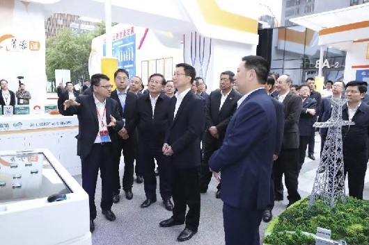 				据新华社消息，10月9日，2018年全国大众创业万众创新活动周在四川成都正式启动。中共中央政治局常委、国务院副总理韩正出席启动仪式并讲话