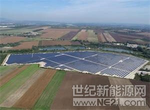 近日，GCL系统集成技术公司和Solarpro控股公司宣布合作提供21MW的Poly Perc模块，用于建造MET Dunai太阳能园区，这是匈牙利最大的光伏项目之一。该项目位于布达佩斯附近，占地40公顷，将为约9,000户家庭提供足够的可再生能源