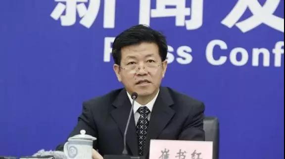  　　10月8日，生态环境部召开干部大会，会上宣布了部机关各部门的主要负责人，并举行了宪法宣誓仪式，23个司局级机构的新司长正式亮相。
 

 
　　其实，早在9月29日，有一位新司长就和大家见过面了