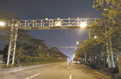 【中国仪表网 仪表产业】机动车尾气对城市市容市貌、大气污染影响恶劣,也是市区大气污染物PM2.5和PM10的主要来源之一。随着大气污染治理工作的深入开展,对机动车等移动源尾气排放要求越来越严格,执法力度越来越大