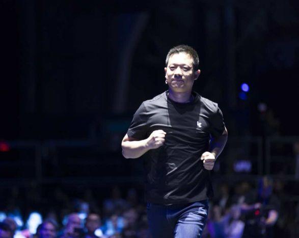 原标题:继贾跃亭之后,华为、腾讯等都要参与,新能源有什么魔力? 说到贾跃亭,就会想到乐视,很多人都见证过或者体验过这个曾经的互联网巨头从辉煌到没落。乐视能有今天,大部分原因还是拜贾跃亭所赐