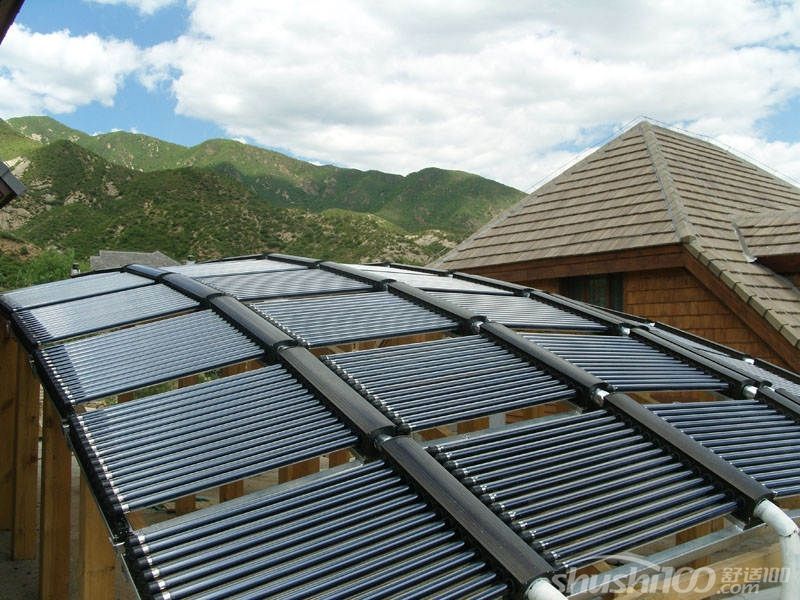 原标题:太阳能资讯:家庭太阳能供暖设计安装实例 一、工程概况 此济南住宅采暖的建筑面积为楼房有保温墙的住宅楼125平方米。 二、电热补偿参数 在太阳能光电互补采暖供热系统运行过程中,寒冷、雨、雪、阴天气象影响以及夜间太阳能热量不足时需要采取电热补偿